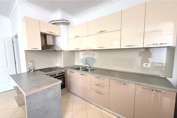 Shtepi me qera Apartament ne Tirane, 1+1, Mobilimi E mobiluar, Pagesa 45,000  Leke.