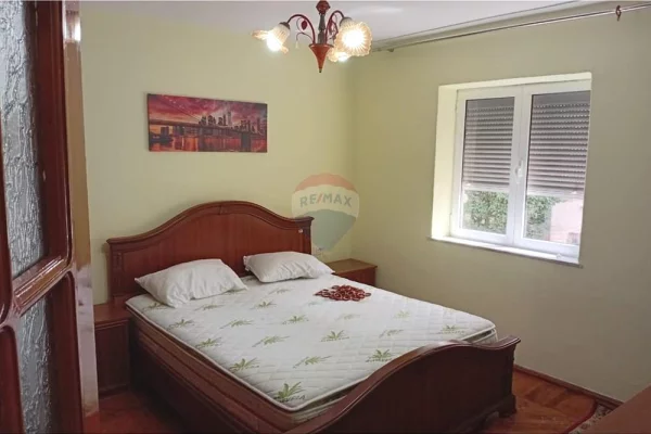 Shtepi me qera Apartament ne Tirane, 1+1, Mobilimi E mobiluar, Pagesa 500  Euro.