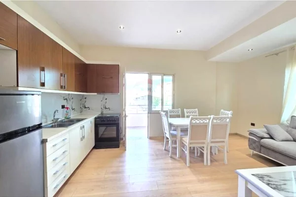Shtepi me qera Apartament ne Tirane, 2+1, Mobilimi E mobiluar, Pagesa 50,000  Leke.