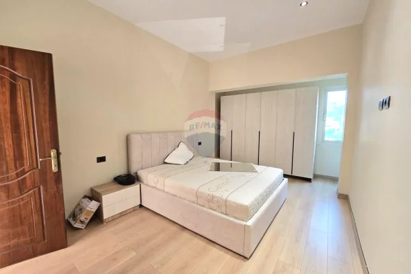 Shtepi me qera Apartament ne Tirane, 2+1, Mobilimi E mobiluar, Pagesa 50,000  Leke.