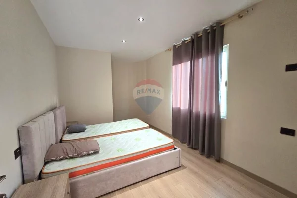 Shtepi me qera Apartament ne Tirane, 2+1, Mobilimi E mobiluar, Pagesa 50,000  Leke.
