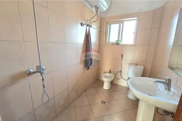 Shtepi me qera Apartament ne Tirane, 2+1, Mobilimi E mobiluar, Pagesa 50,000  Leke.