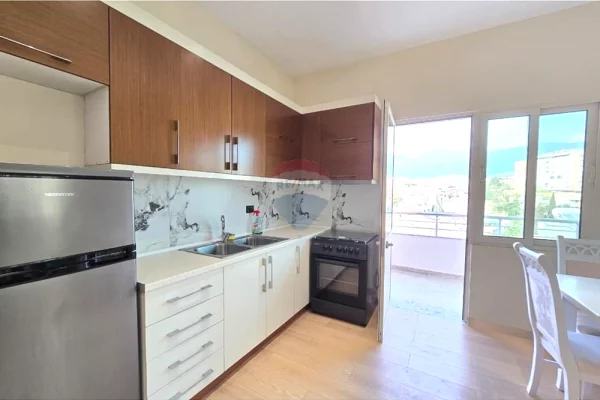 Shtepi me qera Apartament ne Tirane, 2+1, Mobilimi E mobiluar, Pagesa 50,000  Leke.