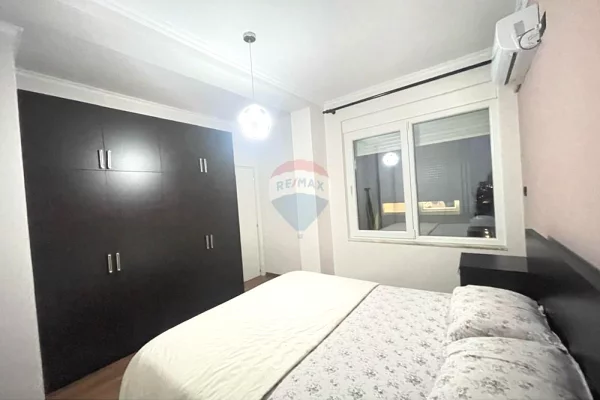 Shtepi me qera Apartament ne Tirane, 1+1, Mobilimi E mobiluar, Pagesa 500  Euro.