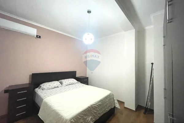 Shtepi me qera Apartament ne Tirane, 1+1, Mobilimi E mobiluar, Pagesa 500  Euro.