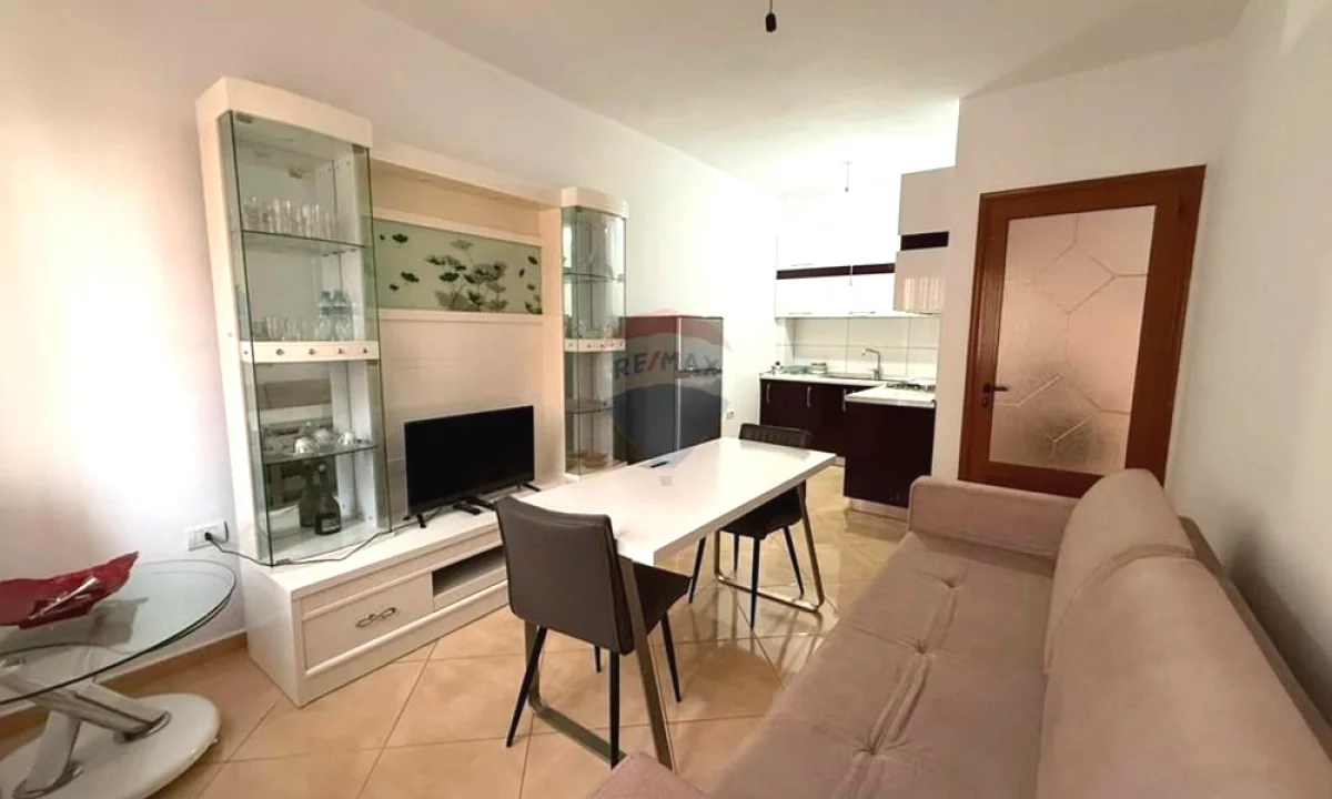 Shtepi me qera Apartament ne Tirane, 1+1, Mobilimi E mobiluar, Pagesa 45,000  Leke.