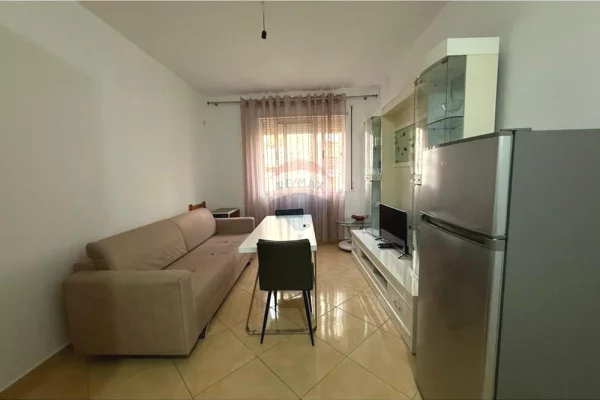 Shtepi me qera Apartament ne Tirane, 1+1, Mobilimi E mobiluar, Pagesa 45,000  Leke.