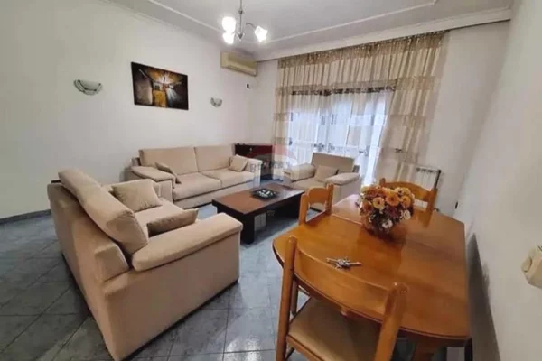 Shtepi me qera Apartament ne Tirane, 2+1, Mobilimi E mobiluar, Pagesa 47,000  Leke.