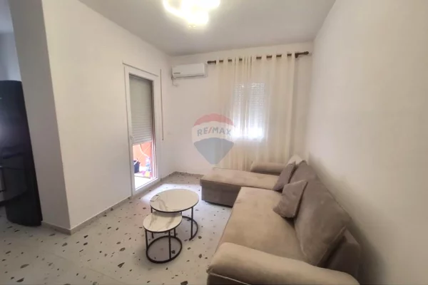 Shtepi me qera Apartament ne Tirane, 1+1, Mobilimi E mobiluar, Pagesa 45,000  Leke.