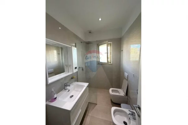 Shtepi me qera Apartament ne Tirane, 2+1, Mobilimi E mobiluar, Pagesa 70,000  Leke.