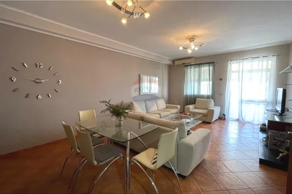 Shtepi me qera 1+1 ne Tirane - 50,000 Leke