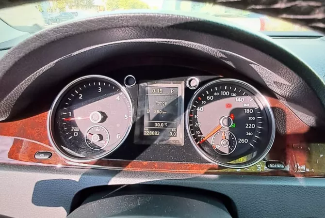 Auto in Vendita a Durazzo, Volkswagen, 2011 Diesel,Kambio Automatik Pagamento 6,700  Euro.