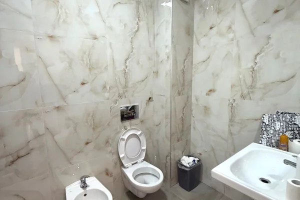 Zyre 1+1 me qera tek kika 3