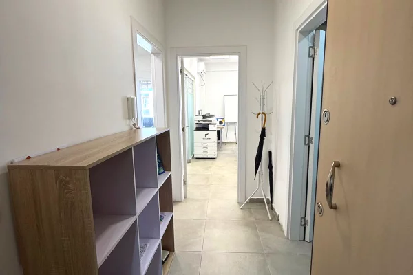 Ambient biznesi me qera 3+1 ne Tirane - 700 Euro