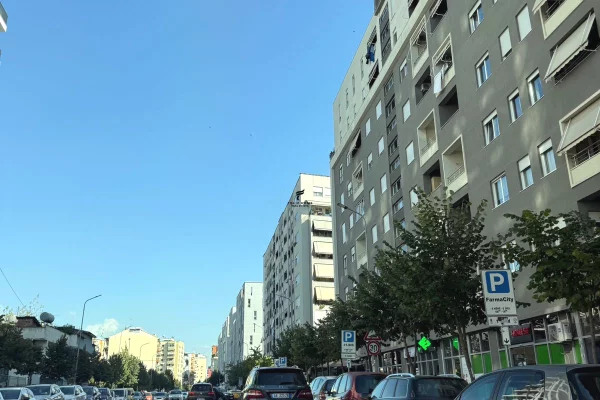 Zyre 1+1 me qera tek kika 3