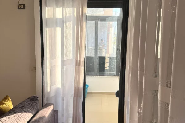 Shtepi me qera Apartament ne Tirane, 2+1, Mobilimi E mobiluar, Pagesa 450  Euro.