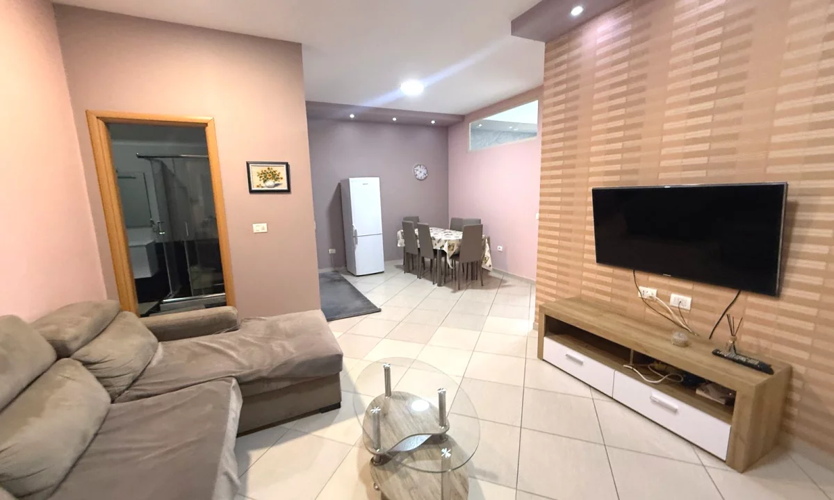 Shtepi me qera Apartament ne Tirane, 2+1, Mobilimi E mobiluar, Pagesa 600  Euro.