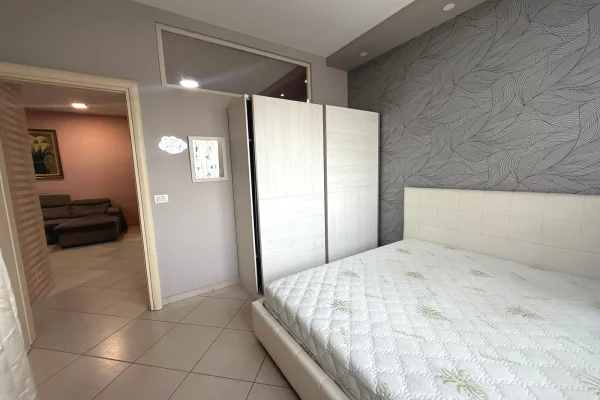 Shtepi me qera Apartament ne Tirane, 2+1, Mobilimi E mobiluar, Pagesa 600  Euro.
