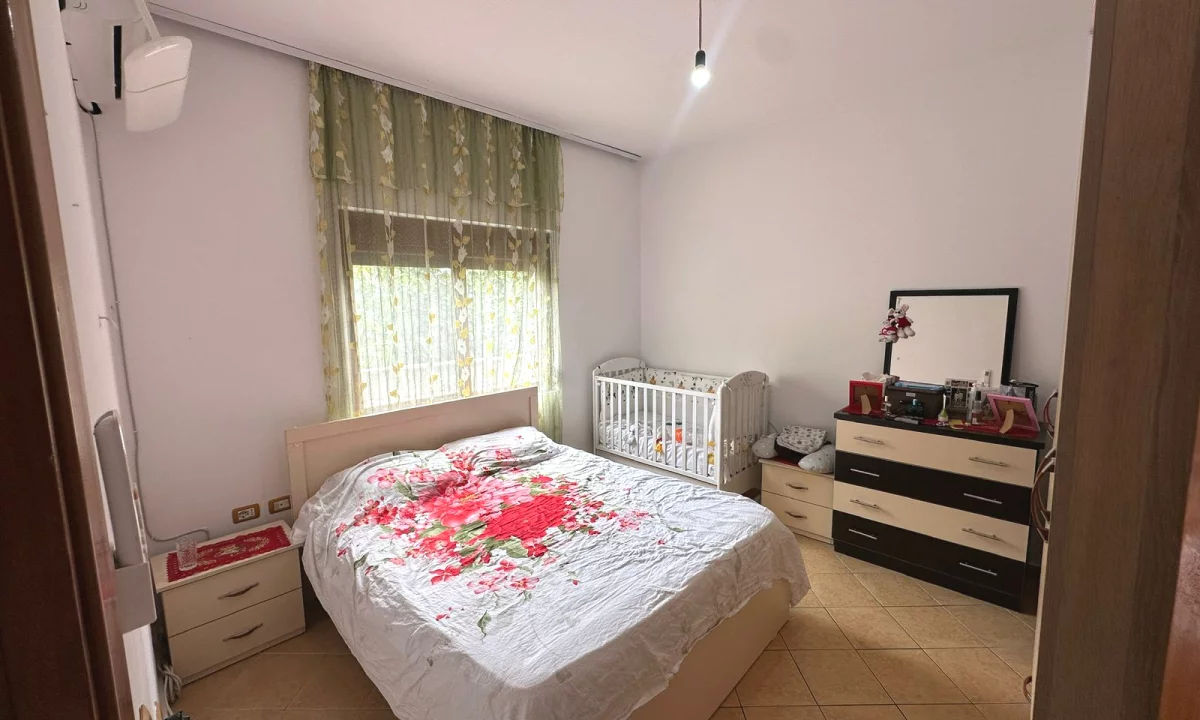 Shtepi me qera Apartament ne Tirane, 2+1, Mobilimi E mobiluar, Pagesa 450  Euro.