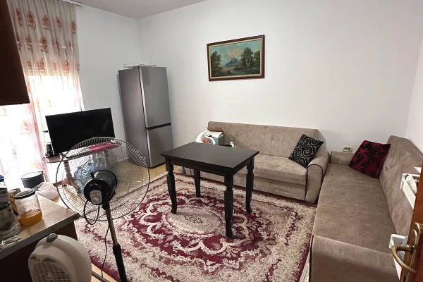 Shtepi me qera Apartament ne Tirane, 2+1, Mobilimi E mobiluar, Pagesa 450  Euro.
