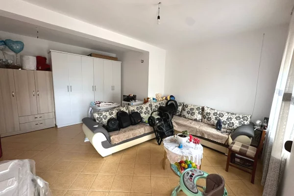 Shtepi me qera Apartament ne Tirane, 2+1, Mobilimi E mobiluar, Pagesa 450  Euro.