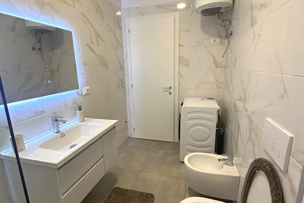 Shtepi me qera Apartament ne Tirane, 1+1, Mobilimi E mobiluar, Pagesa 650  Euro.
