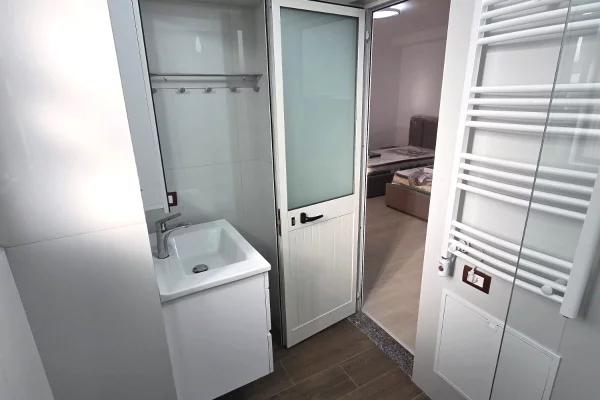 Shtepi me qera Apartament ne Tirane, Garsoniere, Mobilimi E mobiluar, Pagesa 500  Euro.