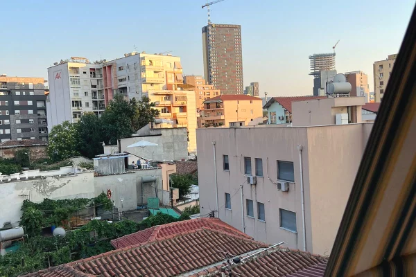 Shtepi me qera Apartament ne Tirane, Garsoniere, Mobilimi E mobiluar, Pagesa 500  Euro.