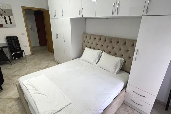 Shtepi me qera Apartament ne Tirane, Garsoniere, Mobilimi E mobiluar, Pagesa 500  Euro.