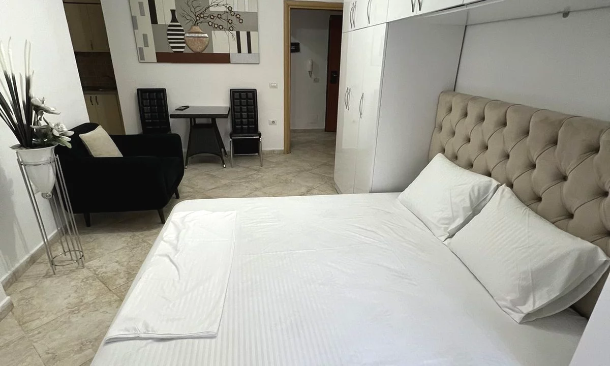 Shtepi me qera Apartament ne Tirane, Garsoniere, Mobilimi E mobiluar, Pagesa 500  Euro.
