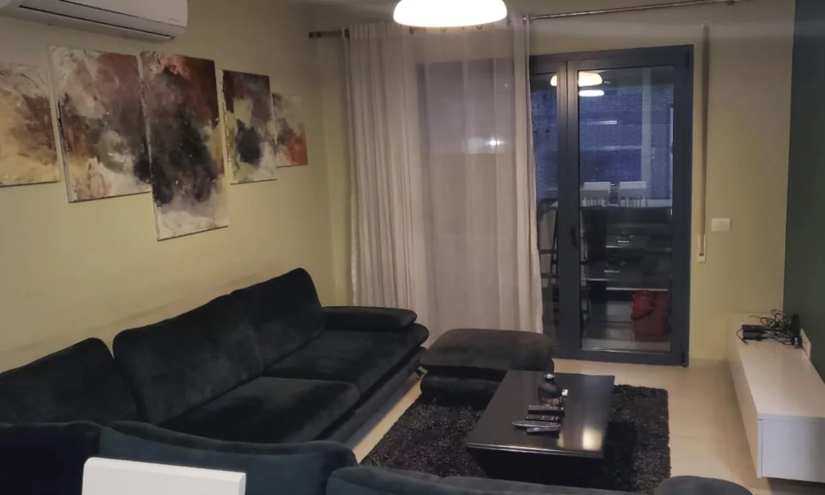 Shtepi me qera Apartament ne Tirane, 2+1, Mobilimi E mobiluar, Pagesa 900  Euro.