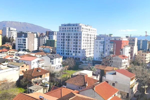 Jepet me qera apartamenti 1+1 , tek rruga 5 Maji