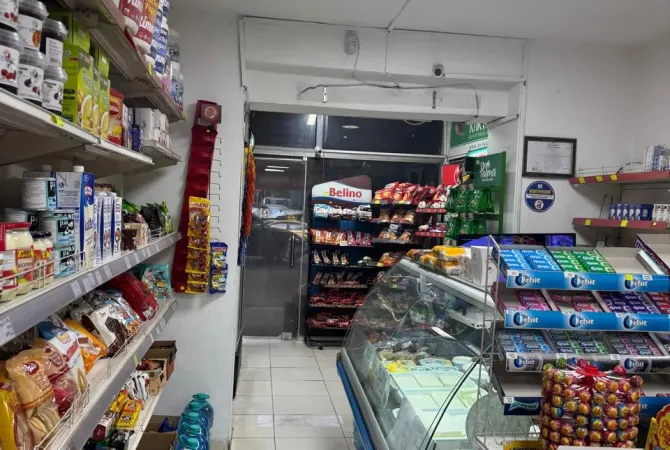 Shitet Biznes Market Okazion, Vorri Bom