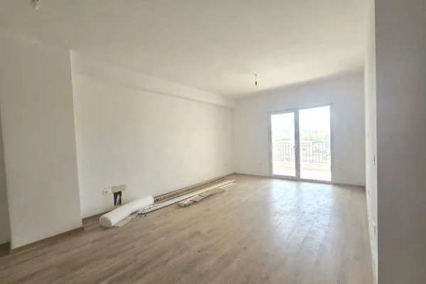 Shtepi ne shitje Apartament ne Tirane, 2+1, Mobilimi Bosh, pa mobiluar, Pagesa 100,000  Euro.