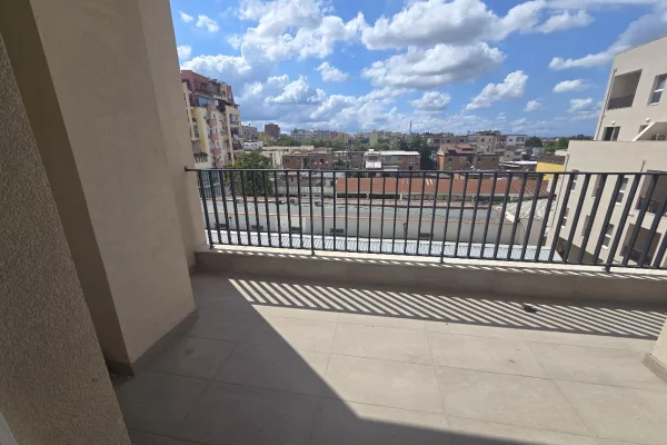 Shtepi ne shitje Apartament ne Tirane, 2+1, Mobilimi Bosh, pa mobiluar, Pagesa 100,000  Euro.