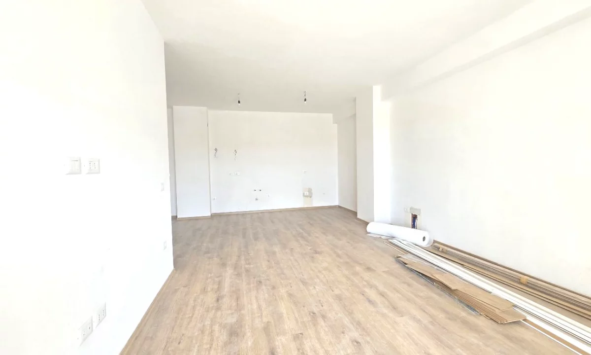 Shtepi ne shitje Apartament ne Tirane, 2+1, Mobilimi Bosh, pa mobiluar, Pagesa 100,000  Euro.