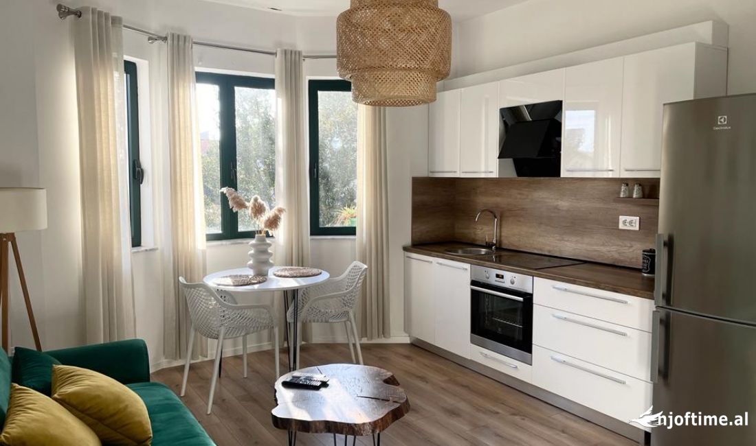 Shtepi me qera Apartament ne Tirane, 1+1, Mobilimi E mobiluar, Pagesa 50,000  Leke.