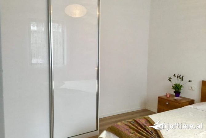 Shtepi me qera Apartament ne Tirane, 1+1, Mobilimi E mobiluar, Pagesa 50,000  Leke.