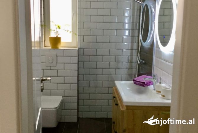 Shtepi me qera Apartament ne Tirane, 1+1, Mobilimi E mobiluar, Pagesa 50,000  Leke.