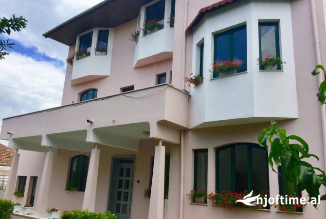 Shtepi me qera Apartament ne Tirane, 1+1, Mobilimi E mobiluar, Pagesa 50,000  Leke.