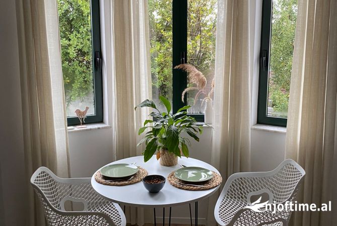 Shtepi me qera Apartament ne Tirane, 1+1, Mobilimi E mobiluar, Pagesa 50,000  Leke.