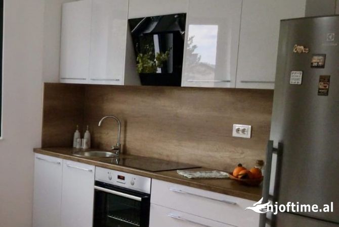 Shtepi me qera Apartament ne Tirane, 1+1, Mobilimi E mobiluar, Pagesa 50,000  Leke.