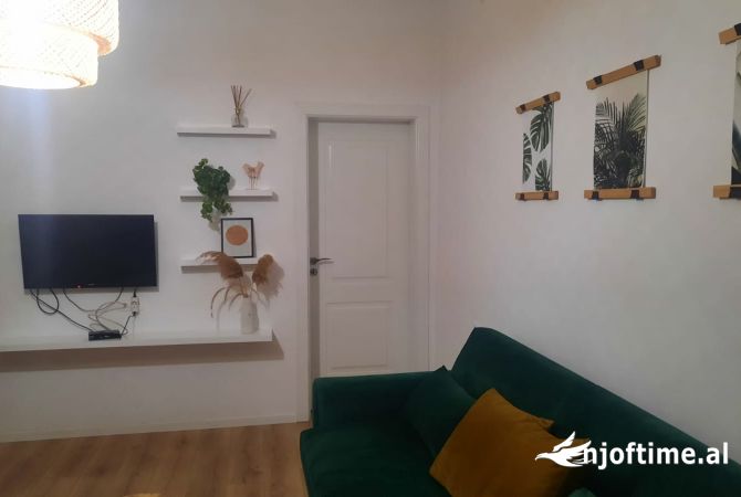 Shtepi me qera Apartament ne Tirane, 1+1, Mobilimi E mobiluar, Pagesa 50,000  Leke.