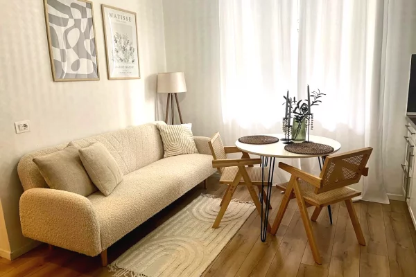 Shtepi me qera 1+1 ne Tirane - 45,000 Leke