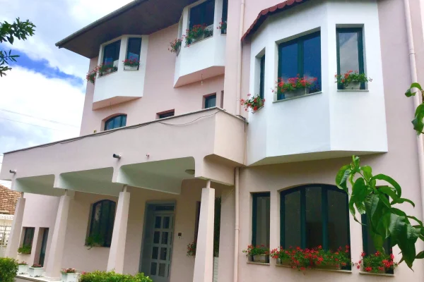 Shtepi me qera Apartament ne Tirane, 1+1, Mobilimi E mobiluar, Pagesa 45,000  Leke.