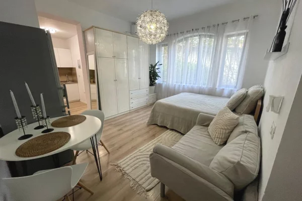 Shtepi me qera Apartament ne Tirane, Garsoniere, Mobilimi E mobiluar, Pagesa 41,000  Leke.