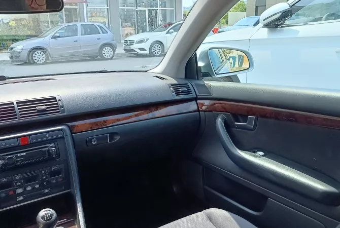 Auto in Vendita a Tirana, Audi, 2001 Diesel,Kambio Manual Pagamento 2,200  Euro.