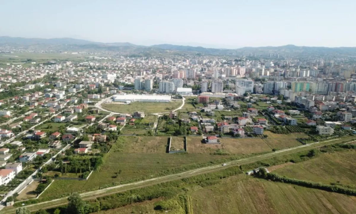 Toke + Truall ne shitje.