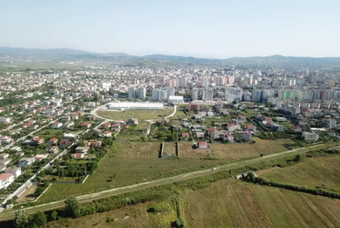 Toke + Truall ne shitje.