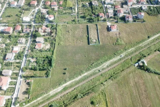 Toke + Truall ne shitje.